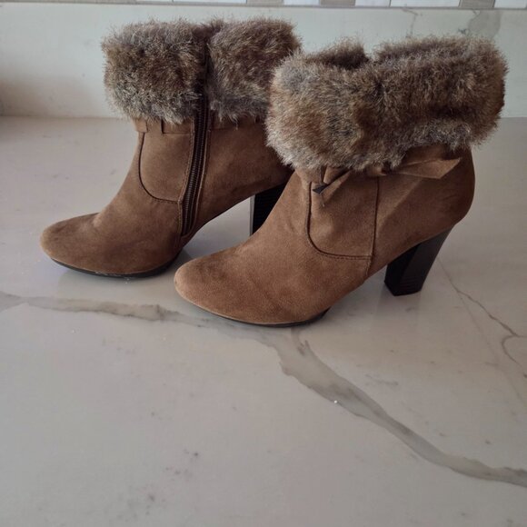 Dana Buchman Suede Ankle Boots Faux Fur 4" High Heels Wood Tone Womens 7M Bootie - Picture 1 of 10